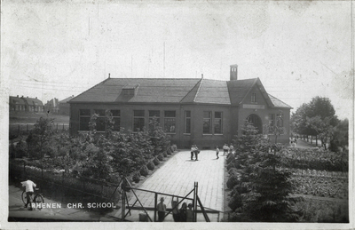 12162 Gezicht op de Christelijke Lagere School (School met den Bijbel) aan de Achterbergsestraatweg te Rhenen.